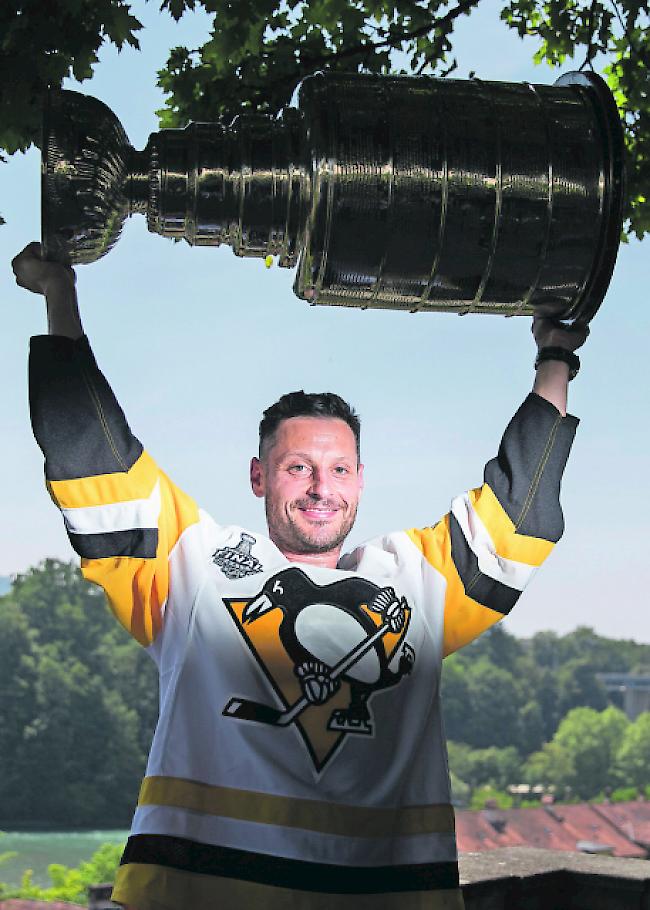 Karriere-Höhepunkt. Mit Pittsburgh holte sich Mark Streit in der letzten Saison den Stanley Cup.