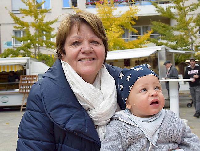 Mariette (59) und Manuel Zurwerra (1) aus Ried-Brig.