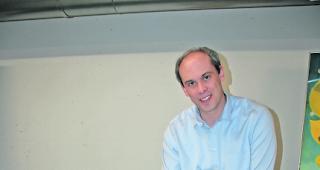 Kompetent. Staatsarchivar Alain Dubois zeigt eine sehr wertvolle Handschrift: &laquo;Die sechs Sch&ouml;pfungstage&raquo; aus der SupersaxoBibliothek. 