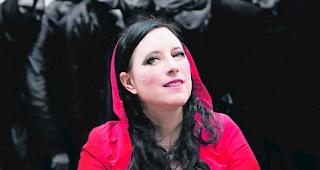 Wally. Erika Stucky ist die Wally  &ndash;  und mit den sieben Geiern sorgt sie f&uuml;r Klamauk anregende Unterhaltung. 