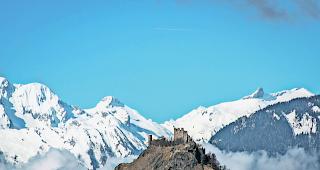 Noch in weiter Ferne. Der Weg bis &laquo;Sion 2026&raquo; (Bild: Schloss Tourbillon) wird ein langer, wie die gestern publizierte Machbarkeitsstudie zeigt. | Seite 3  