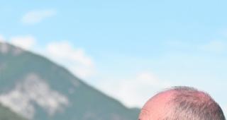 Applaus. Raron-Trainer Erwin Venetz feierte einen verdienten Derbysieg.