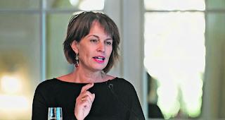 Finger weg. Bundesr&auml;tin Doris Leuthard bel&auml;sst die Wasserzinsen auf dem bisherigen Niveau. 