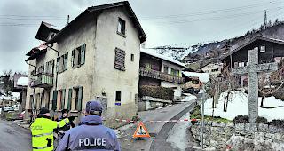 Bluttat. Der T&auml;ter schoss damals rund 30 Mal im kleinen Dorf Daillon oberhalb von Sitten um sich.  