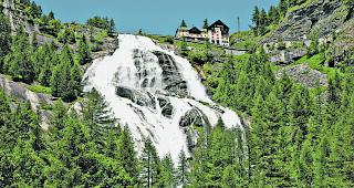 Beeindruckend. Der Tosafall, Naturschauspiel und Wahrzeichen des Pomatt. 