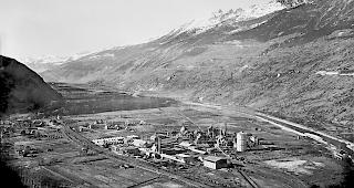 Vor fast hundert Jahren. Visper Lonza-Werke, aufgenommen 1920  &ndash;  damals z&auml;hlte der Kanton schon 6000 Arbeiter-Bauern.  