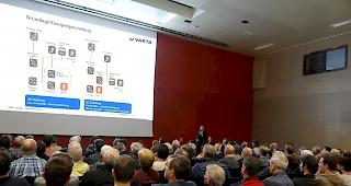 Interessiertes Publikum. Es konnte am Anlass laufend seine Meinung sagen ...