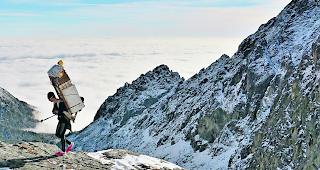 Bis 100 Kilo. Der Slowake Pavol Barabas hat den Lastentr&auml;gern in der Hohen Tatra  &ndash;  sie tragen bis zu 100 Kilo schwere Lasten hoch  &ndash;  einen Film gewidmet: &laquo;Freedom Under Load&raquo; ist am Sonntag um 9.00 Uhr zu sehen. 