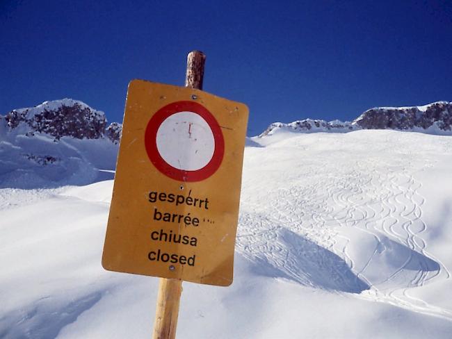 14 Zentimeter Neuschnee sind in den vergangenen 24 Stunden auf dem Titlis gefallen - in Engelberg löste sich am Hang "Laub" am Mittag eine Lawine. (Symbolbild)