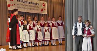Starke Auftritte. Der Oberwalliser Nachwuchs-Jodlerchor und C&eacute;cilia Schwery (rechts).