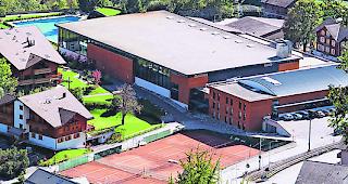 Aussen vor. Geht es nach dem Willen der Unterwalliser Parlamentarier, soll das olympische Curling-Turnier im Palladium in Champ&eacute;ry &uuml;ber die B&uuml;hne gehen und nicht in der Visper Lonza Arena. 