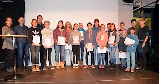 Kreative Jugend. S&auml;mtliche Projekte rund um das Thema &laquo;Im siebten Himmel&raquo; k&ouml;nnen im Bistro des Zeughaus Kultur in Brig-Glis noch bis am 30. November 2017 eingesehen werden.