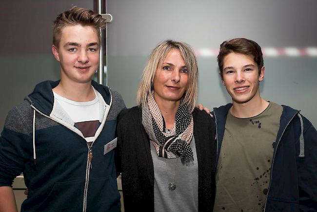 Jona Lorenz (14) aus Glis, Carmen (47) und Yanis Imboden (15), beide aus Raron.