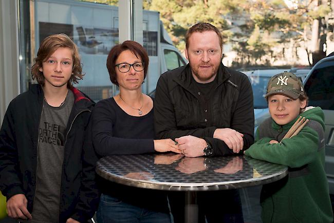 Matteo (15), Karin (49), Gilbert (47) und Timo Murmann (12), alle vier aus Gampel.