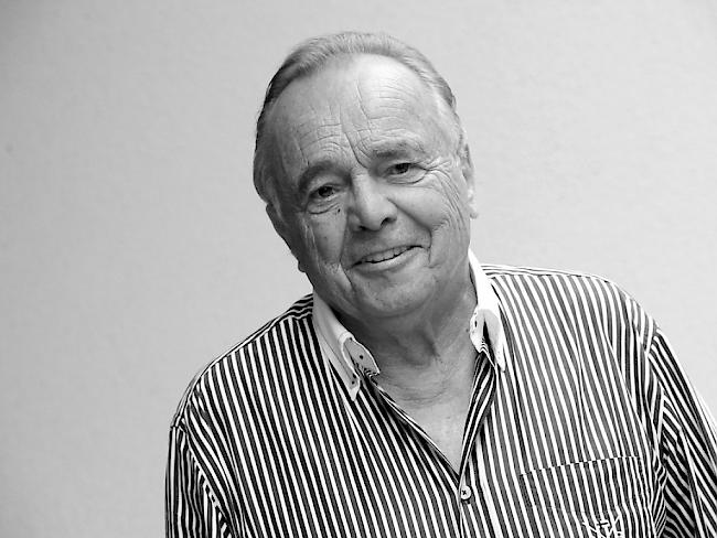 Jahrelang stand Schauspieler Dieter Bellmann als Professor Gernot Simoni, Chef der "Sachsenklinik", in der deutschen TV-Serie "In aller Freundschaft" vor der Kamera. Nun ist Bellmann im Alter von 77 Jahren gestorben. (Archivbild)