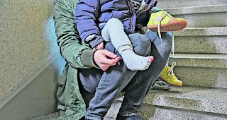 Risikogruppe. Sehr viele Gesuche, welche bei &laquo;Nachbar in Not&raquo; eintreffen, stammen von alleinerziehenden M&uuml;ttern f&uuml;r ihre Kinder.  