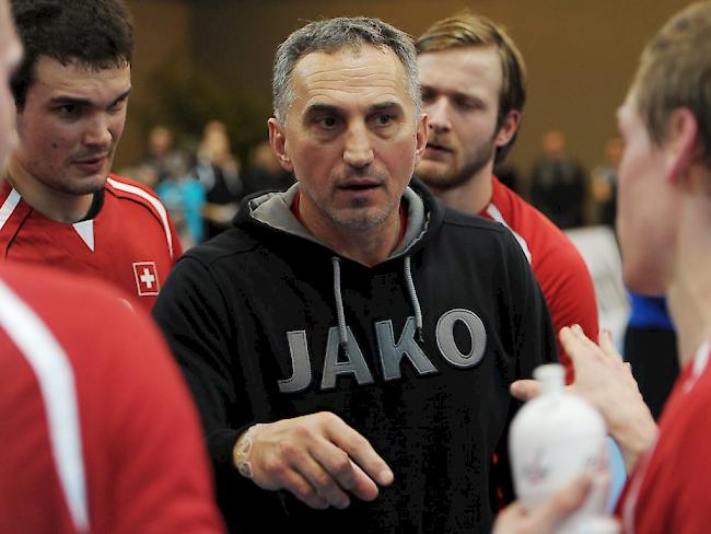Goran Perkovac (Bildmitte) wird bald wieder in der Schweizer Nationalliga A coachen