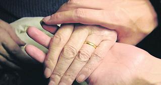 Helfen. Betagten zu Hause Unterst&uuml;tzung bieten  &ndash;  daf&uuml;r engagieren sich auch im Oberwallis viele Menschen. 