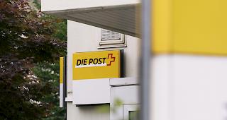 Die Durchsuchung finde sowohl in den R&auml;umlichkeiten der Post wie von PostAuto statt. (Symbolbild)