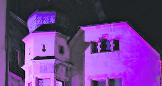 Weiches Licht. Besondere Qualit&auml;ten, wie der Eckturm mit Zwiebelhaube am alten Stockalperhaus, wurden sch&ouml;n inszeniert.  