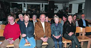 &laquo;Abklang&raquo;-Publikation. In der ersten Reihe erkennt man beteiligte Autoren wie Dr. Stefan Loretan, Glockenspieler und Komponist Beat Jaggy, Pro-Historia-Pr&auml;sident Heli Wyder, Kunstmalerin Annelies Benelli-B&auml;ttig und Rosmarie Carlen-Imsand (Weihnachtsgeschichte).  