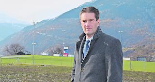 Der Pr&auml;sident des FC Termen/Ried-Brig Herbert Luggen beim Standort des geplanten Fussballplatzes: &laquo;Vor 2019 wird sicher nicht gebaut.&raquo;