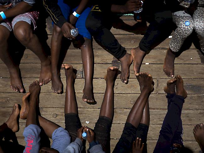 Israle droht Afrikanischen Flüchtlingen mit Gefängnis oder Abschiebung. (Symbolbild)