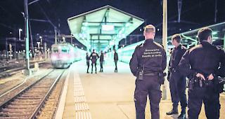 Keine vors&auml;tzliche T&ouml;tung. Der Grenzw&auml;chter ist wegen des versuchten Schwangerschaftsabbruchs und der fahrl&auml;ssigen T&ouml;tung zu einer bedingten Strafe verurteilt worden.  