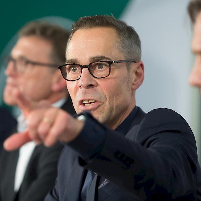 Matthias Hüppi, der neue Verwaltungsratspräsident des FC St. Gallen, spricht an der Medienorientierung des Klubs. Die Aktionäre des Ostschweizer Vereins entzogen dem bisherigen Verwaltungsrat das Vertrauen und setzten diesen ab