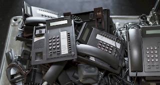 Die mutmasslichen Diebe trugen 49 Telefone in Plastiks&auml;cken mit sich. (Symbolbild)