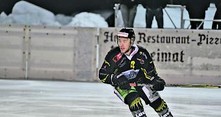 Drei Punkte vergeben. St&uuml;rmer Sandro Bumann und Saastal gewinnen in der Verl&auml;ngerung, aber...  