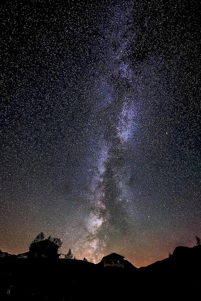 Blick in Richtung galaktisches Zentrum. Das Foto wurde am 16. Oktober 2017 um 21.40 Uhr beim Rotelsee auf dem Simplonpass aufgenommen.