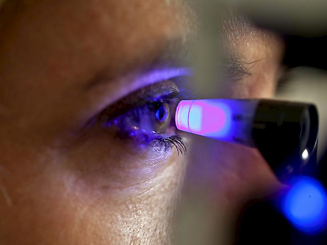 Mit Augenkrankheiten befasst sich ein neues Forschungsinstitut, das in Basel gegründet wurde. Pro Jahr stehen den Wissenschaftlern 20 Millionen Franken zur Verfügung. (Symbolbild)