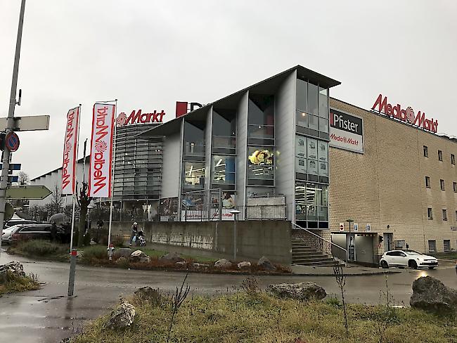 Wegen der angeblichen Bombendrohung war der Ladenkomplex in Pratteln BL im Dezember 2015 evakuiert worden.
