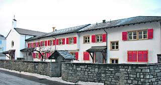 Kapuzinerviertel. Das Kapuzinerkloster an der Kapuzinerstrasse in Glis schliesst nach 70 Jahren seine Pforten, die Kapuzinerkirche wird als sakraler Raum dank einer Stiftung weiter f&uuml;r Gottesdienste zur Verf&uuml;gung stehen. 