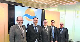 Bereit f&uuml;rs neue Jahr. Von links: Direktor Michel Schwery, der neue Stellvertreter Diego Pfammatter, Finanzchef Martin Gattlen, Jurist Samuel Wyer und der abtretende Beat Abgottspon.  