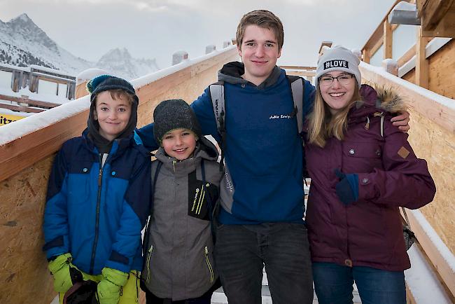 Thierry Sarbach (11), Devin Imboden (11), Valentin Leiggener (17) und Anna Sarbach (18), alle JuBla St. Niklaus.
