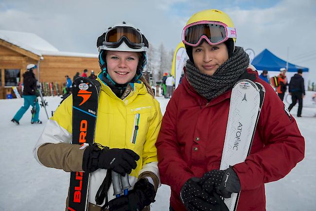 Valerie Fux (19) aus Grächen und Alexandra Fux (18) aus St. Niklaus.