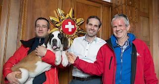 Zuchtverantwortlicher Manuel Gaillard, Martin Nydegger, Schweiz-Tourismus-Direktor und Claudio Rossetti, Gesch&auml;ftsf&uuml;hrer der Fondation Barry (von links).