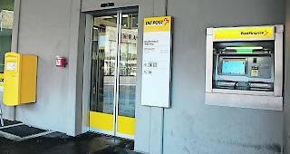 Nicht mehr Standard im Oberwallis. Innert weniger Meter aufgereihte Dienstleistungen des &laquo;gelben Riesen&raquo; am Standort Visp (Archivbild).