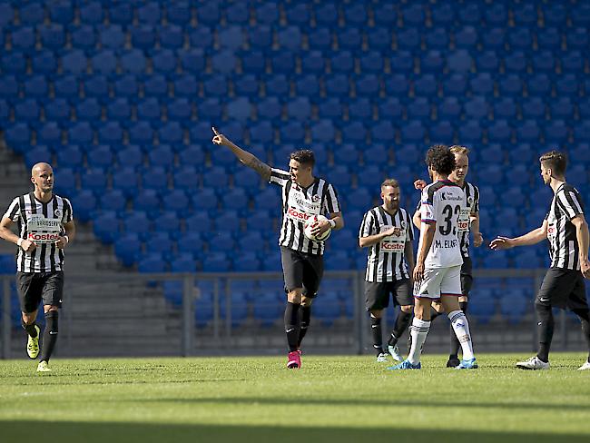 Mychell Da Silva Chagas (Mitte mit Ball und im Bild noch im Trikot von YF Juventus) spielt künftig in der Challenge League für Servette