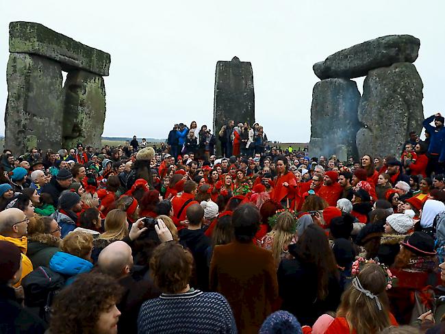 5000 Menschen nahmen an den Feierlichkeiten zur Wintersonnenwende in Stonehenge teil.