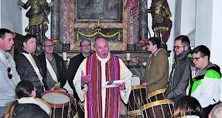 Festakt. Pfarrer Anton Eder stellte den Wein der Vispertaler Weinbauern unter den Machtschutz Gottes. 