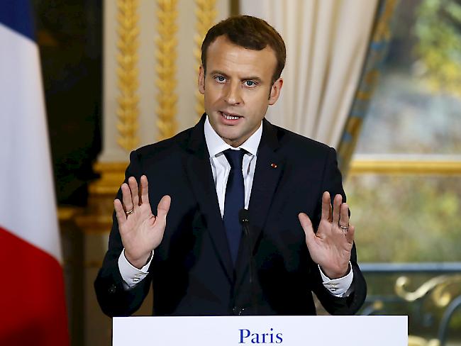 Frankreichs Präsident Emmanuel Macron ist für die Einschulung ab drei Jahren. (Archiv)