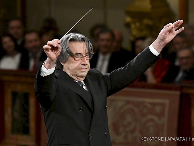 Alles Walzer!: Der italienische Dirigent Riccardo Muti dirigiert - bereits zum fünften Mal - das traditionelle Neujahrskonzert der Wiener Philharmoniker.