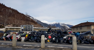 Als eine der letzten Regionen in der Schweiz f&uuml;hrt das franz&ouml;sischsprachige Unterwallis per Anfang 2018 die Sackgeb&uuml;hr ein.