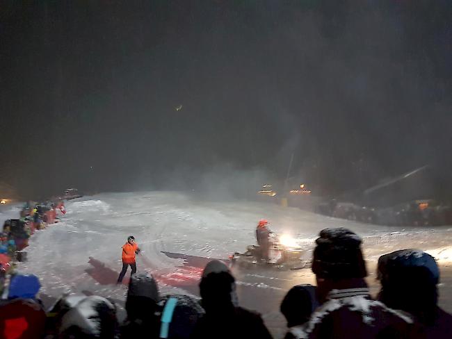 Vom Schneetöff-Pilot gabs ein paar waghalsige Sprünge zu bestaunen. 