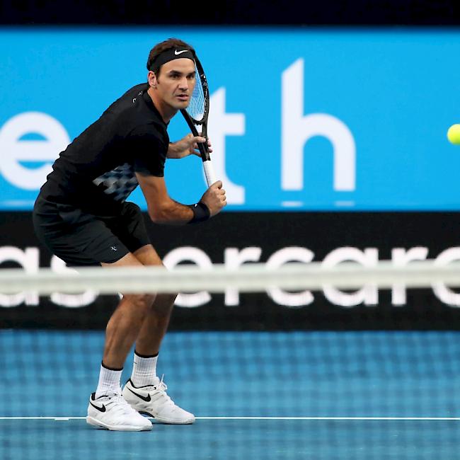 Roger Federer setzt sich in Perth in zwei Sätzen durch