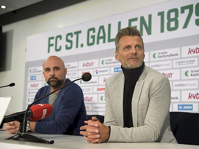 Alain Sutter wird in St. Gallen vorgestellt - links Trainer Giorgio Contini