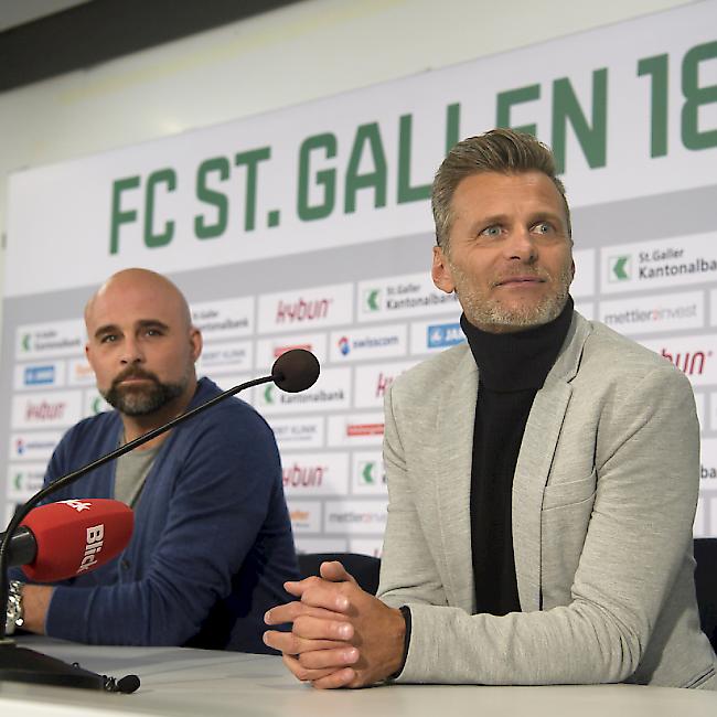 Alain Sutter wird in St. Gallen vorgestellt - links Trainer Giorgio Contini
